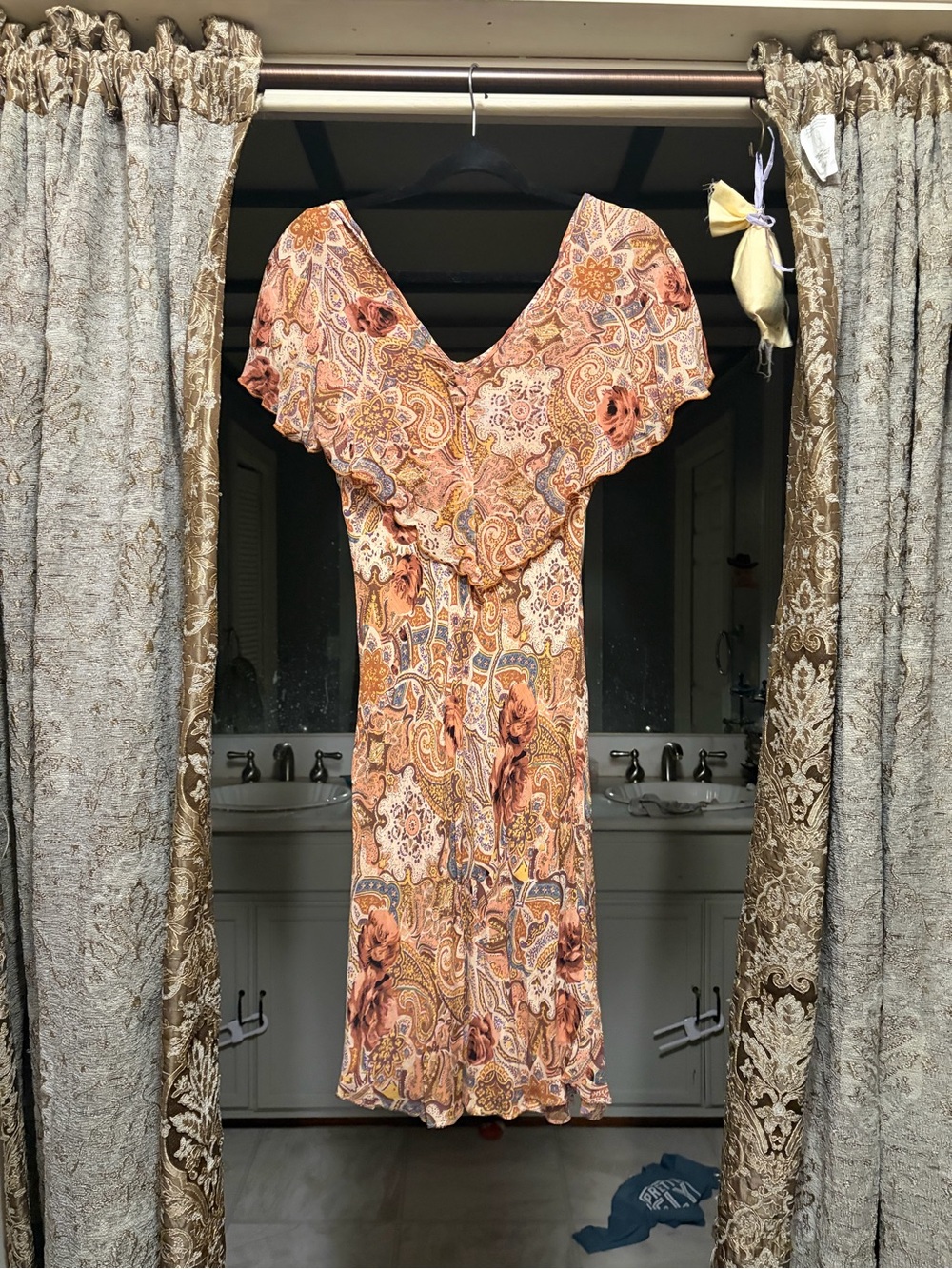Source Unknown Peach Paisley Ruffle-Sleeve Midi Dress